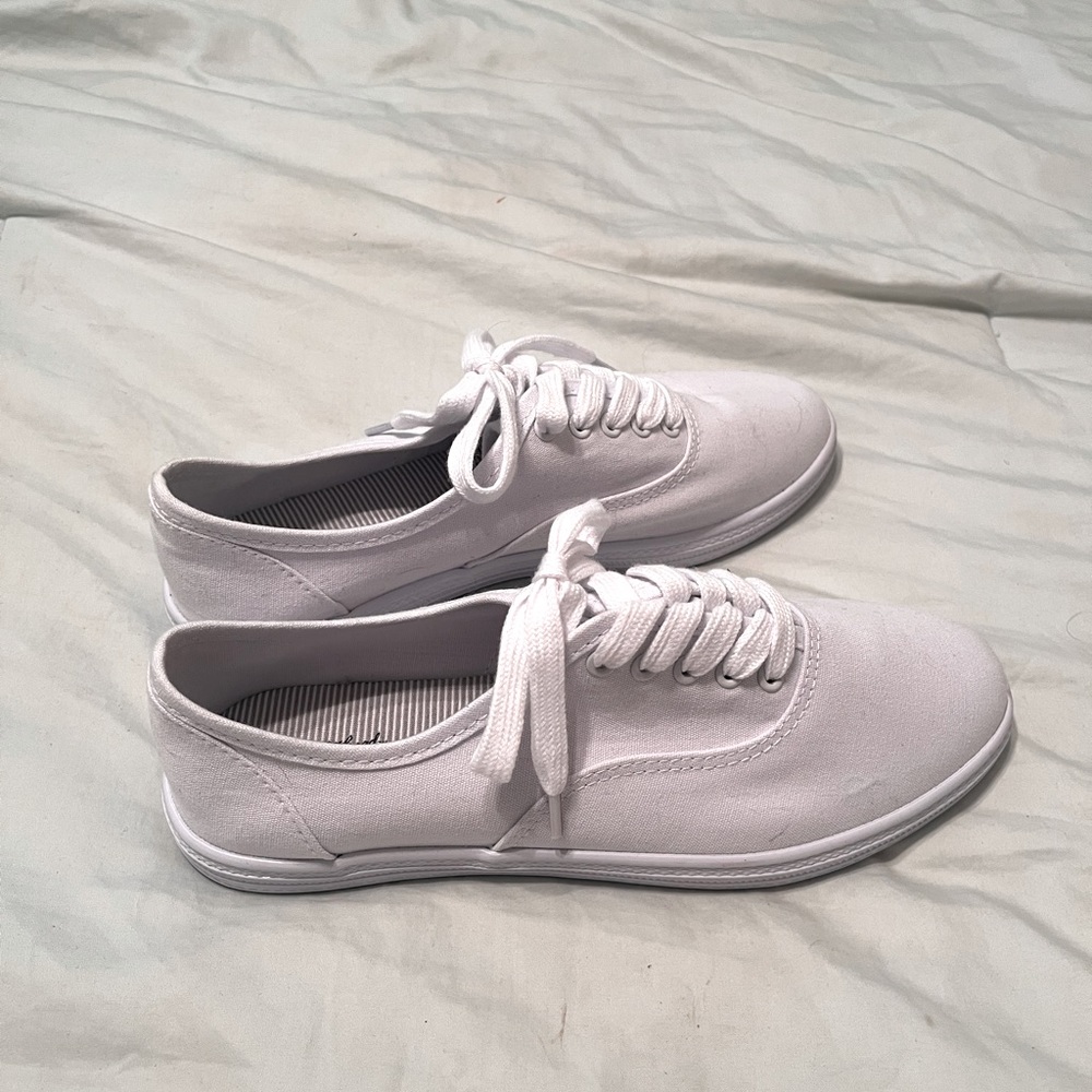 White universal thread target white sneakers 7